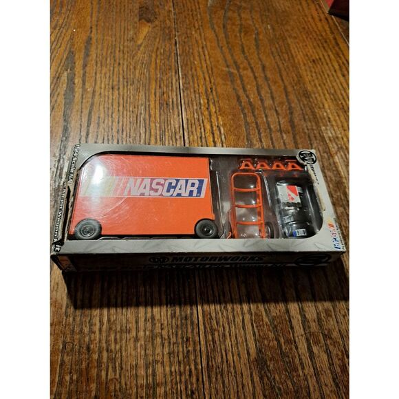 Vintage Team Caliber Motorworks 1:24 Scale NASCAR Pit Wagon Set 42745 in Box - Picture 1 of 4